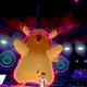 Un Pikachu en modo DInamax, durante un combate de gimnasio.